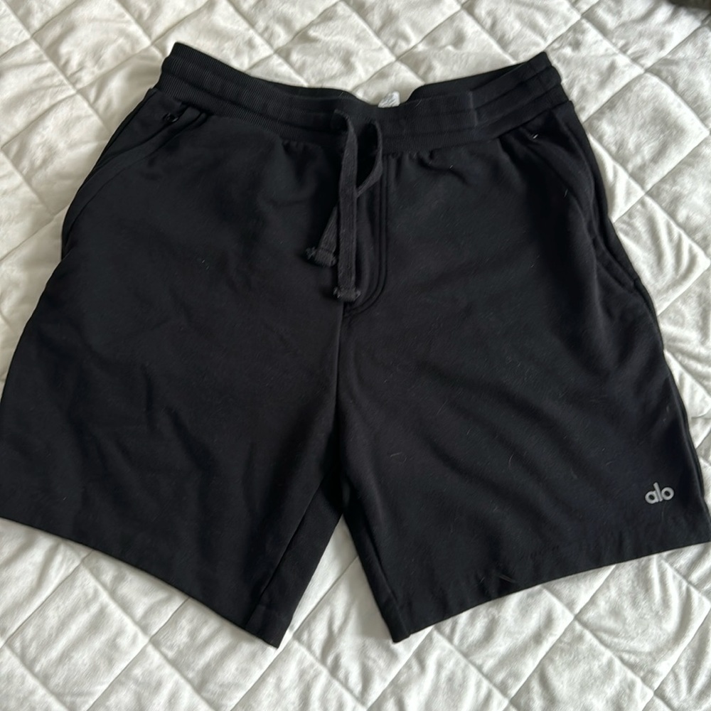 Mens large Alo sweat shorts, 7in